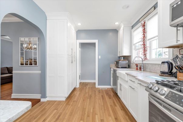 Chandelier, Interior, Kitchen, Recessed Lighting, Wood Texture Flooring