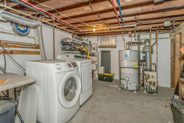 Interior, Washer, Wooden Beams