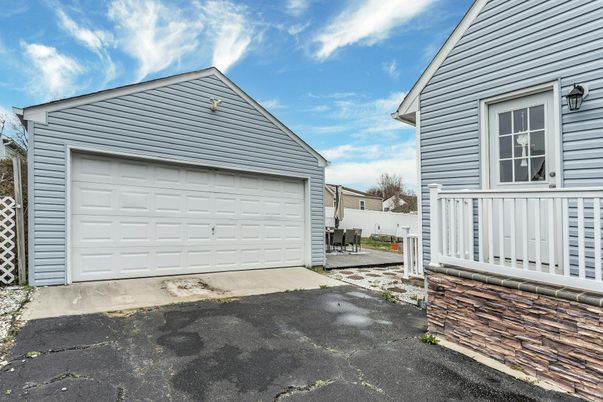 Detached Garage, Exterior