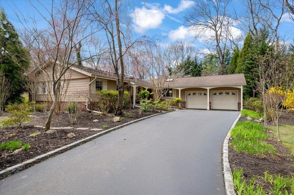 Attached, Exterior, Facade, Ranch