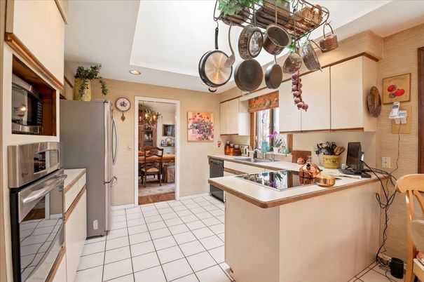 Chandelier, Dining room, Interior, Kitchen, Recessed Lighting, Stainless Steel Appliances
