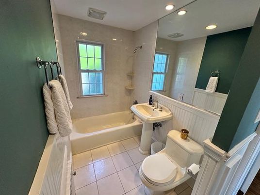 Bathroom, Interior, Recessed Lighting