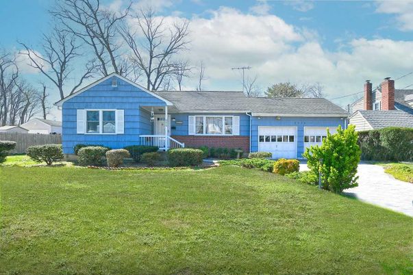 Attached, Exterior, Facade, Brick Facade, Cape Cod