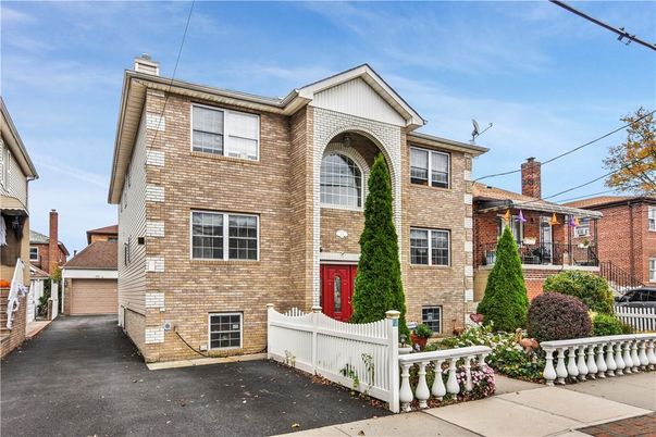 Exterior, Facade, Brick Facade, Rowhouse