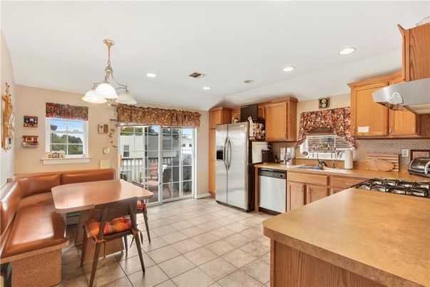 Dining room, Interior, Kitchen, Pendant Lights, Recessed Lighting, Stainless Steel Appliances