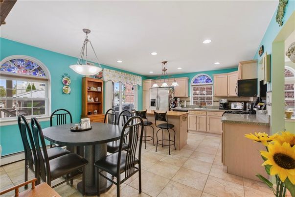 Dining room, Interior, Kitchen, Pendant Lights, Recessed Lighting, Stainless Steel Appliances