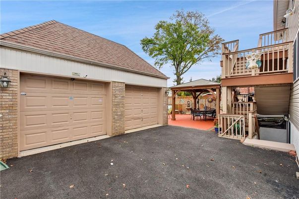 Detached Garage, Exterior