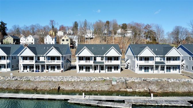 Exterior, Lake