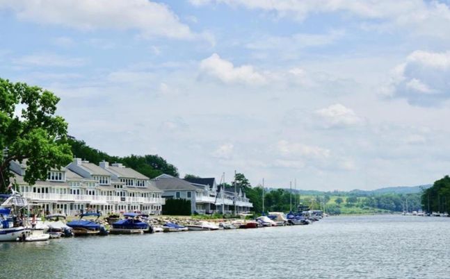 Exterior, Lake