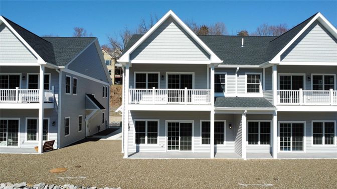 Exterior, Facade, Farmhouse