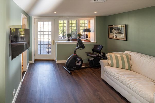 Fitness Equipment, Interior, Recessed Lighting, Wood Texture Flooring