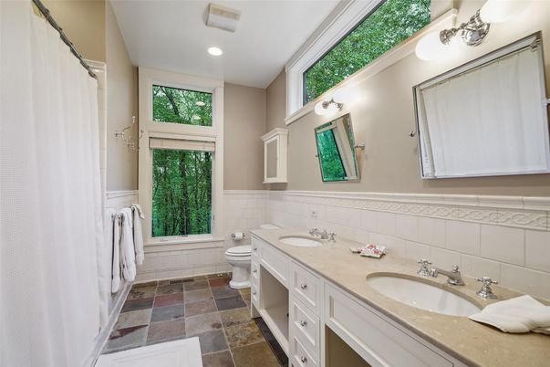 Bathroom, Dual Sink Vanities, Interior, Recessed Lighting