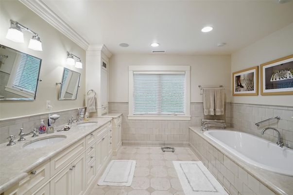 Bathroom, Dual Sink Vanities, Interior, Recessed Lighting