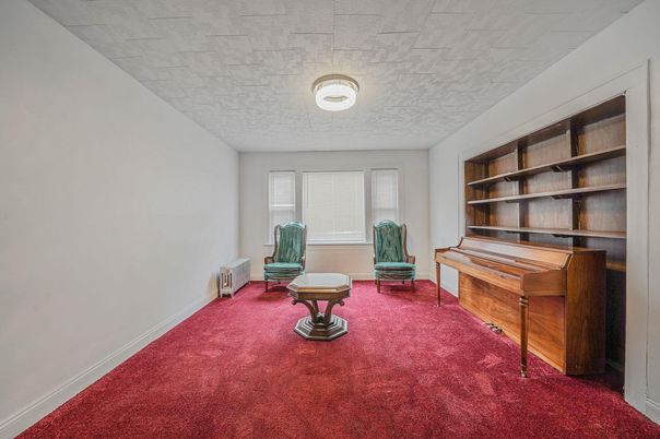 Interior, Piano