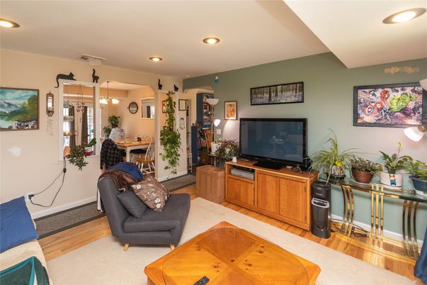 Interior, Living room, Pendant Lights, Recessed Lighting, Wood Texture Flooring