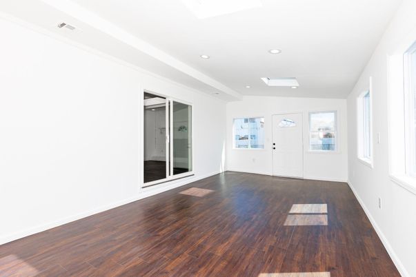 Empty room, Interior, Recessed Lighting, Wood Texture Flooring