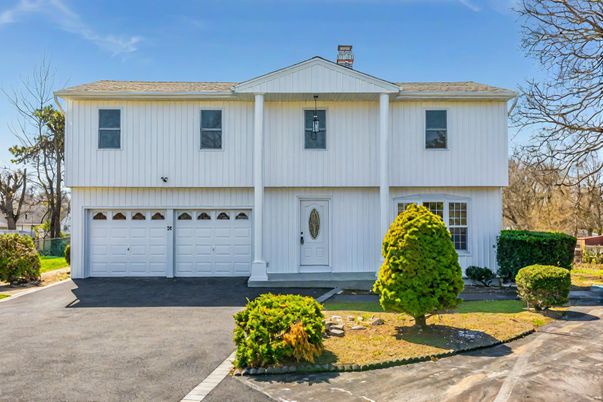 Attached, Exterior, Facade, Raised Ranch