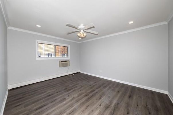 Empty room, Interior, Recessed Lighting, Wood Texture Flooring
