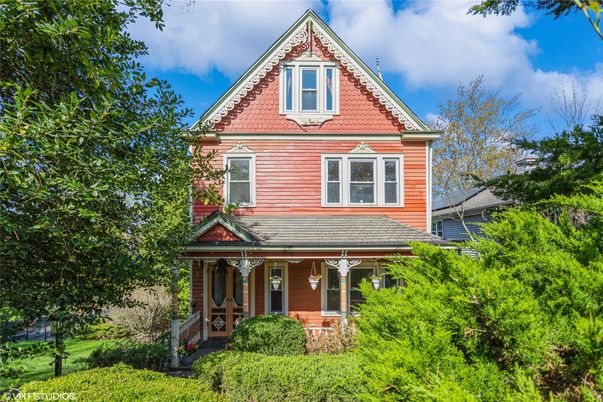 Exterior, Facade, Queen Anne Victorian