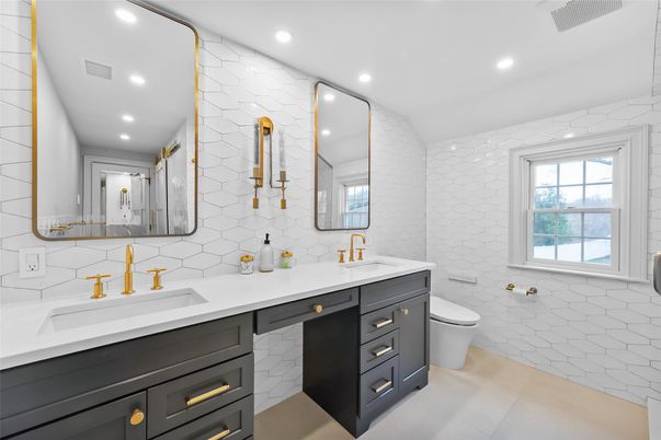 Bathroom, Dual Sink Vanities, Interior, Recessed Lighting