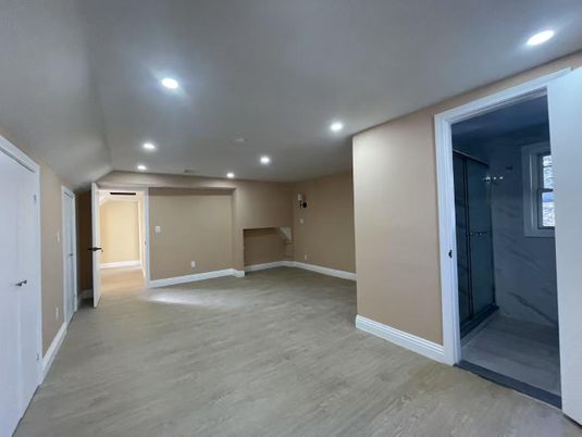 Empty room, Interior, Recessed Lighting, Wood Texture Flooring