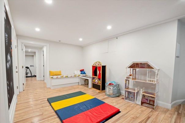 Interior, Recessed Lighting, Wood Texture Flooring