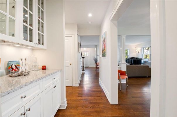 Interior, Piano, Recessed Lighting, Wood Texture Flooring