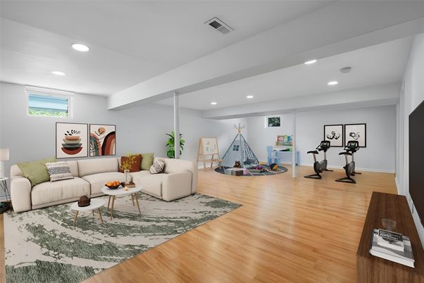 Fitness Equipment, Interior, Living room, Recessed Lighting, Wood Texture Flooring