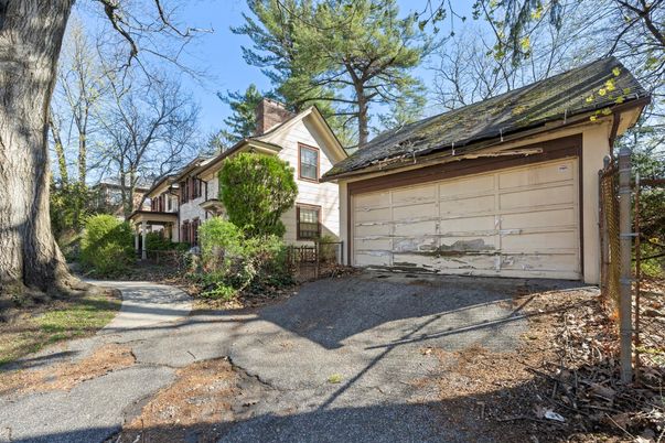 Detached Garage, Exterior