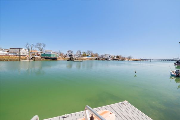 Exterior, Lake