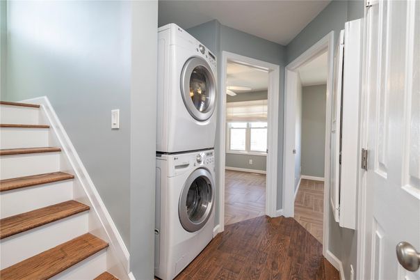 Interior, Utility Closets, Washer, Wood Texture Flooring