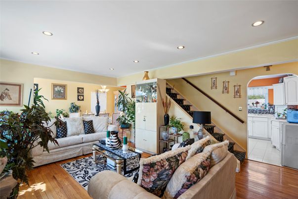 Interior, Living room, Recessed Lighting, Wood Texture Flooring