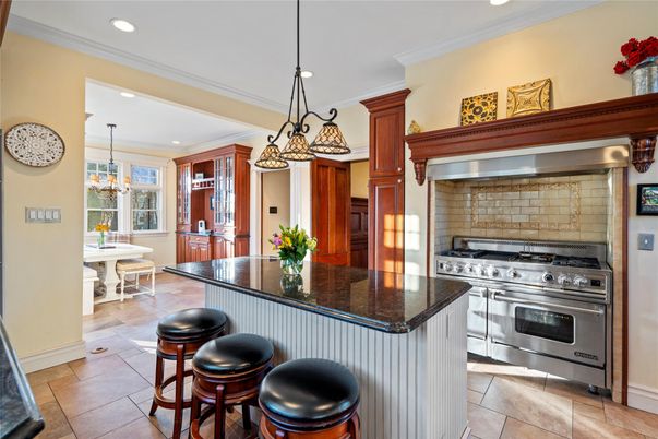 Chandelier, Dining room, Interior, Kitchen, Pendant Lights, Recessed Lighting, Stainless Steel Appliances