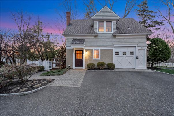 Attached, Exterior, Facade, Cape Cod