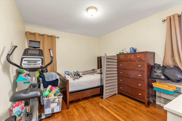 Bedroom, Fitness Equipment, Interior, Wood Texture Flooring