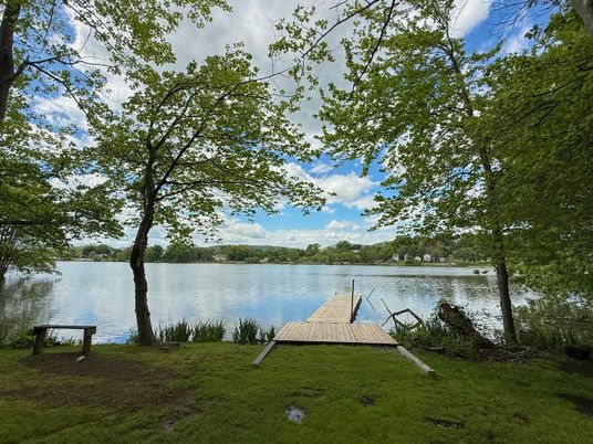 Exterior, Lake