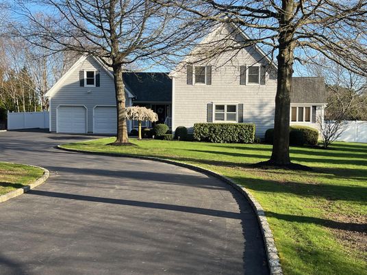 Attached, Exterior, Facade, Farmhouse