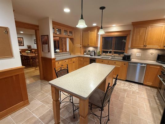Dining room, Interior, Kitchen, Pendant Lights, Recessed Lighting, Stainless Steel Appliances