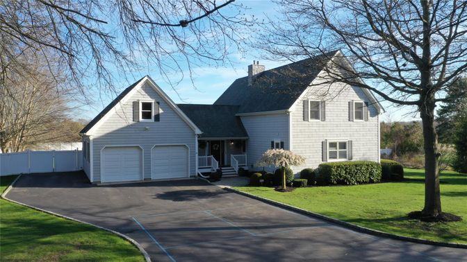 Attached, Exterior, Facade, Farmhouse