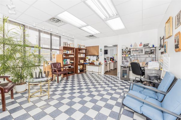 Home Office, Interior