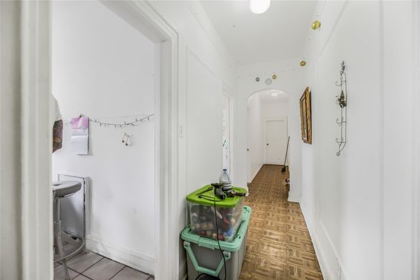 Interior, Washer, Wood Texture Flooring