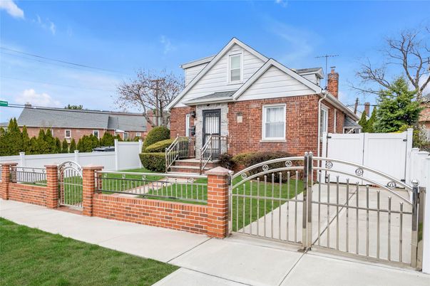 Exterior, Facade, Brick Facade, Queen Anne Victorian