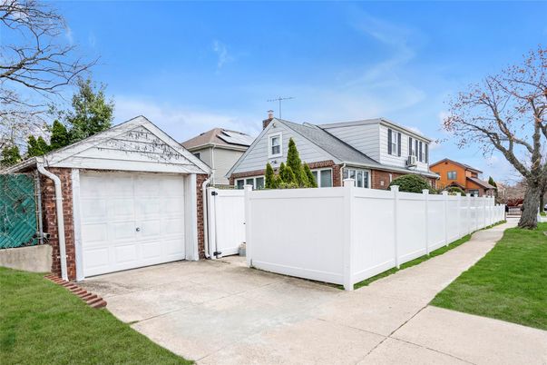 Detached Garage, Exterior