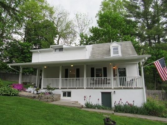 Backyard, Exterior, Facade, Queen Anne Victorian
