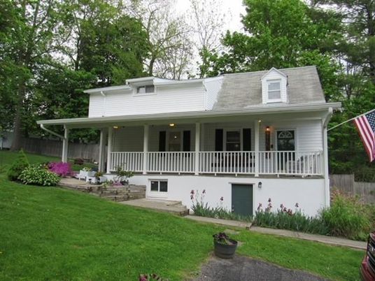 Backyard, Exterior, Facade, Queen Anne Victorian