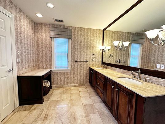 Bathroom, Dual Sink Vanities, Interior, Recessed Lighting