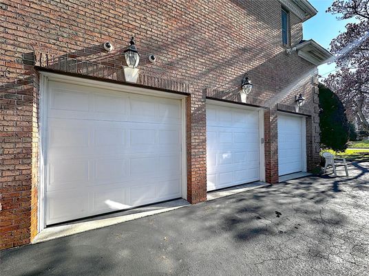 Detached Garage, Exterior