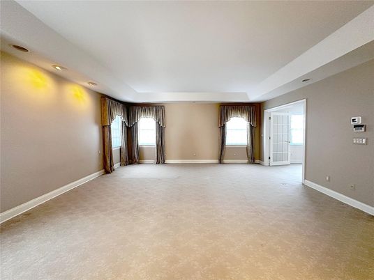 Empty room, Interior, Recessed Lighting