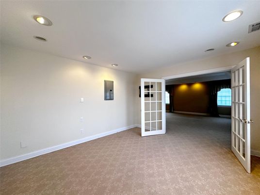 Empty room, Interior, Recessed Lighting