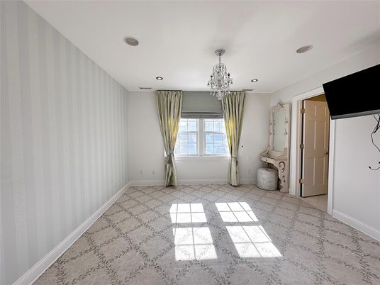 Chandelier, Empty room, Interior, Recessed Lighting